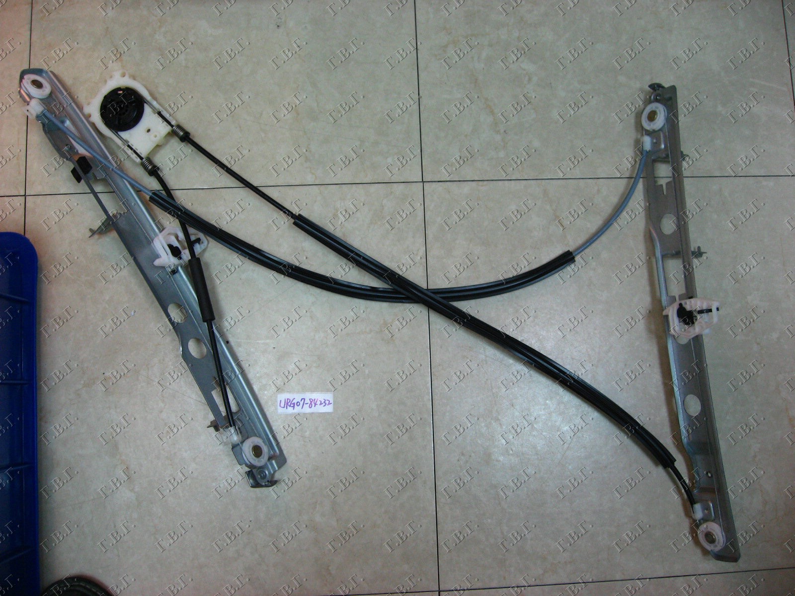 PODIZAC PREDNJEG PROZORA ELEKTRICNI (BEZ MOTORA) 3 VRATA - DESNO