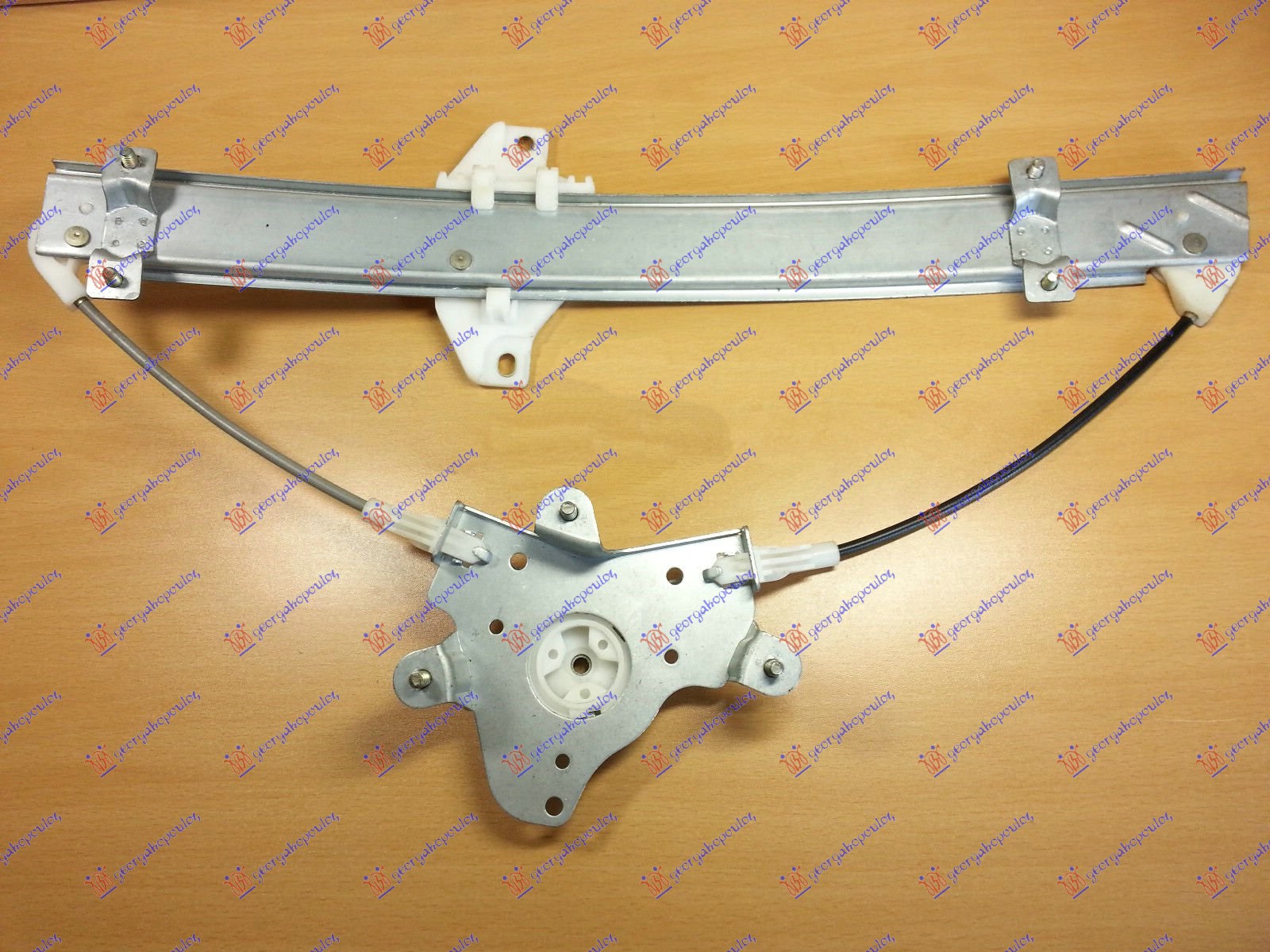 PODIZAC PREDNJEG PROZORA ELEKTRICNI (BEZ MOTORA) NOSAC MOTORA 3 ZUBA - LEVO