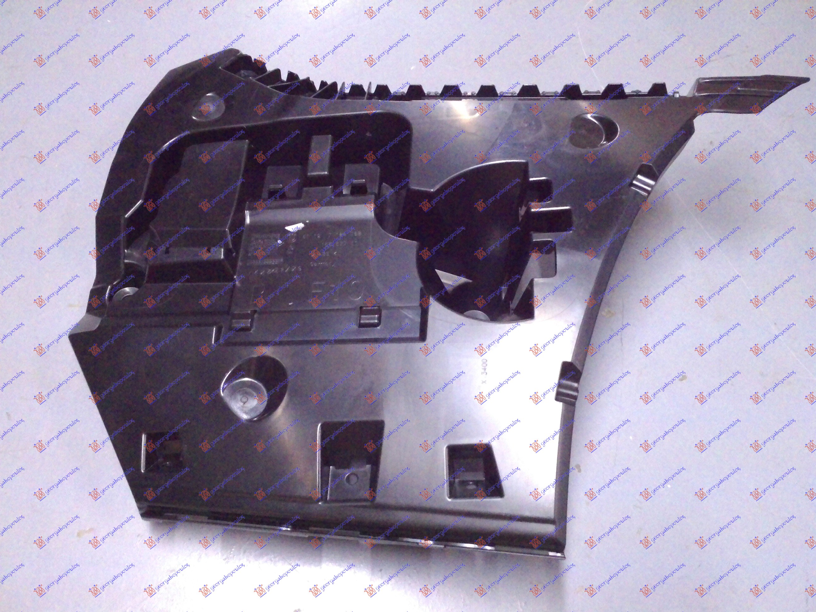 NOSAC ZADNJEG BRANIKA BOCNI PLASTICNI (F10  i  M5) - DESNO