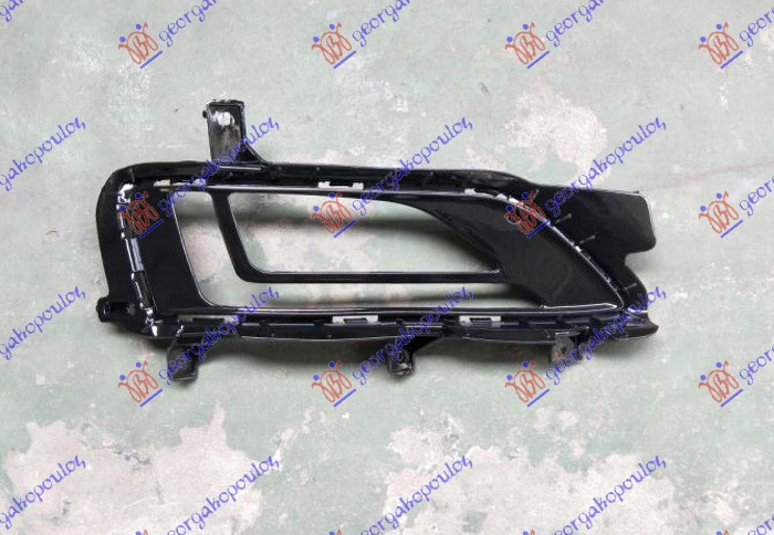 RESETKA PREDNJEG BRANIKA (SA MAGLENKOM) (LED DNEVNO SVETLO) - DESNO